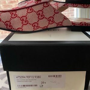 Gucci slides never worn, too small.